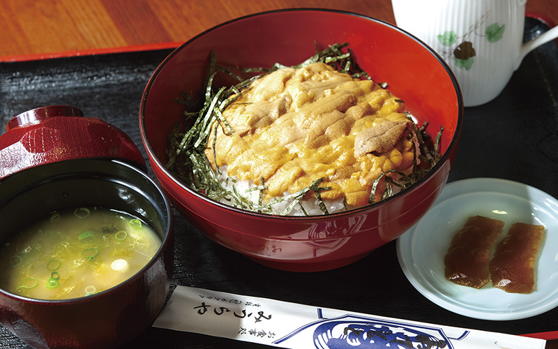 長崎県　幻のウニと称されるアカウニの贅沢丼