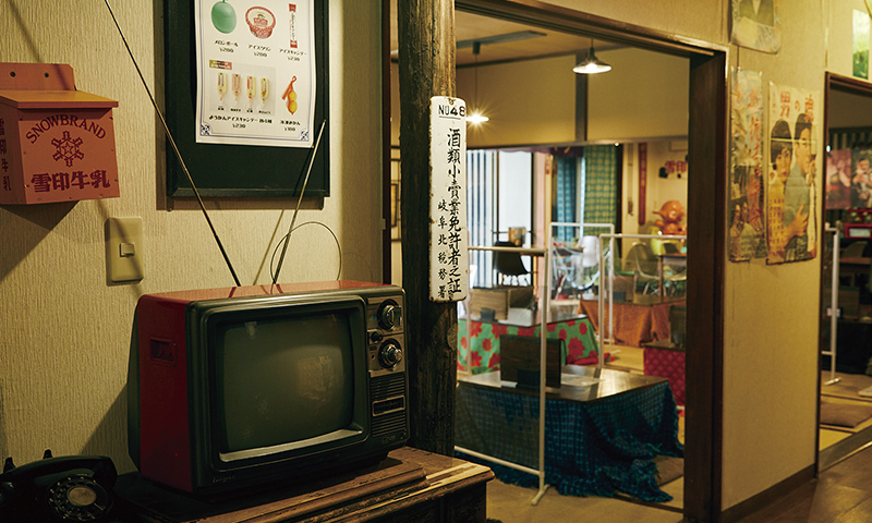 館内には、閉店した地元銭湯の備品や常連のお客さんから譲り受けた懐かしの家電などが展示されている。