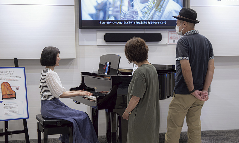 カートピア MUSIC SPOT HAMAMATSUに設置されているグランドピアノ | SUBARU