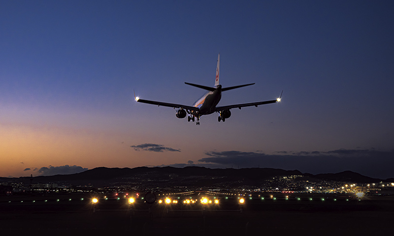 カートピア 千里川土手から見た大阪国際空港の夕景 | SUBARU