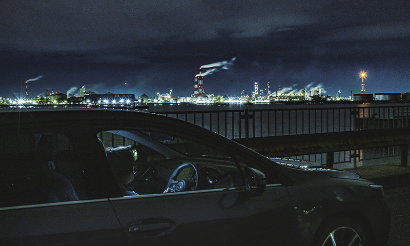 カートピア 築港浜寺西町にてレヴォーグの車内から対岸の工場夜景を楽しむ | SUBARU