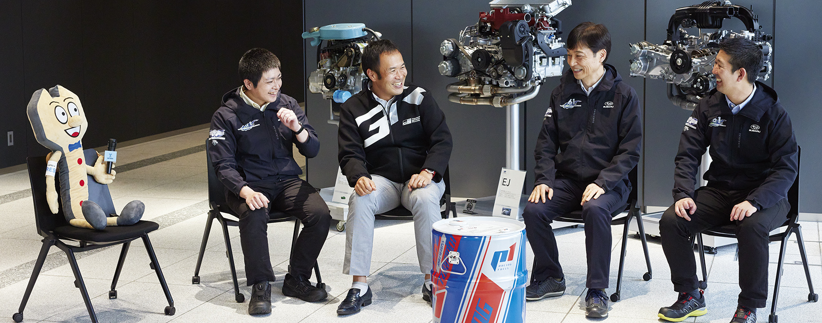 カートピア SUBARUの開発担当者3名とGAZOO Racing Company 藤原さんとの対談の様子 | SUBARU