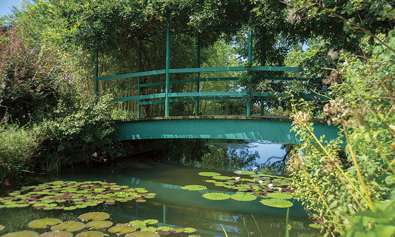 カートピア 「水の庭」にある太鼓橋。 | SUBARU