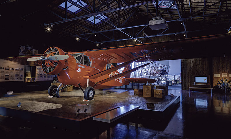 カートピア 三沢航空科学館の航空ゾーンに展示されているミス・ビートル号の復元機 | SUBARU
