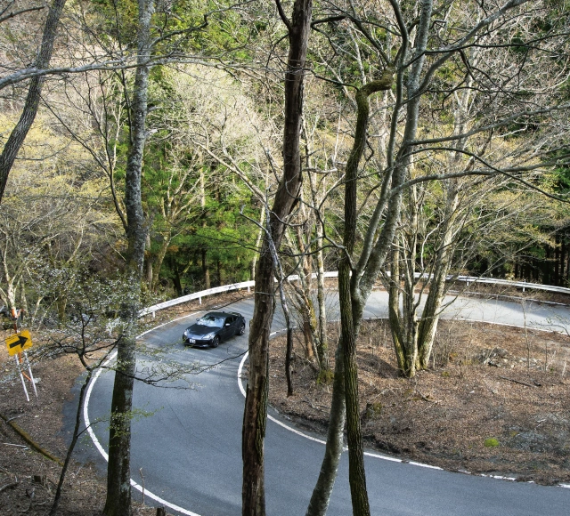 カートピア SUBARU on the Road　文豪も通った、情緒あふれる峠道をゆく　山梨県南都留郡 | SUBARU