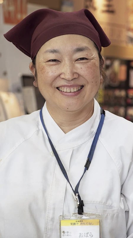 カートピア あかつき食堂の調理スタッフ・小原さん | SUBARU