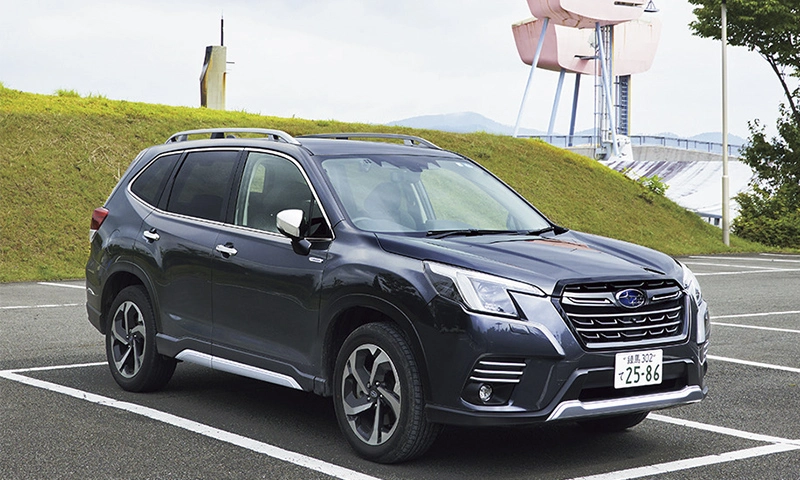 カートピア リアス・アーク美術館の駐車場で撮影したフォレスター | SUBARU