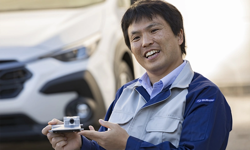 カートピア クロストレックに搭載した広角単眼カメラについて語る開発者 | SUBARU