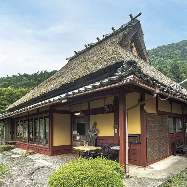 カートピア 茅葺き屋根の建物 | SUBARU