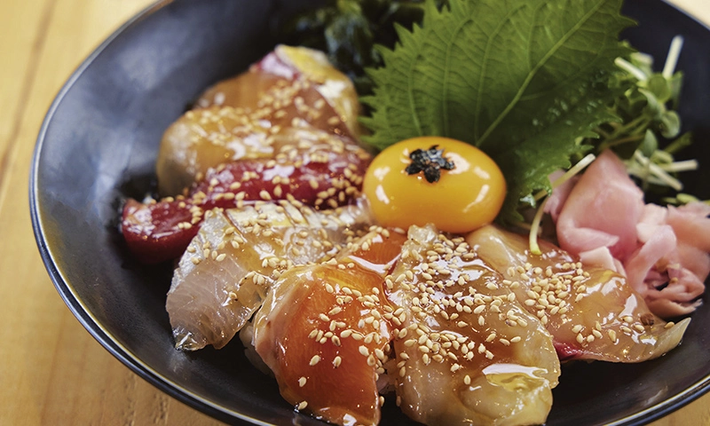 カートピア 鮮度の良い魚をたれで漬けた海鮮丼 | SUBARU