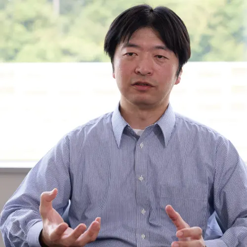 カートピア プロジェクトマネージャーの藤居拓也さんが商品について語る様子 | SUBARU