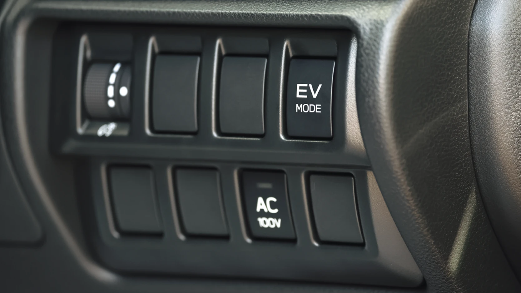 カートピア EV MODEスイッチやアクセサリーコンセントが使用できるAC100Vスイッチ。 | SUBARU