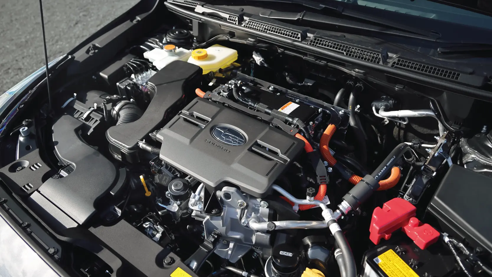 カートピア クロストレックPremium S:HEV EXのエンジンルーム。 | SUBARU