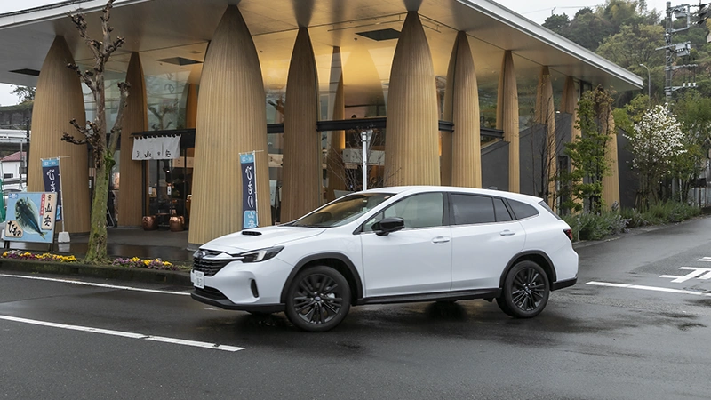 カートピア 山安ターンパイク店を出るレヴォーグ レイバック | SUBARU