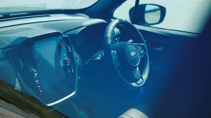 カートピア 新型フォレスターPremium S:HEV EXのステアリング、センターインフォメーションディスプレイ | SUBARU