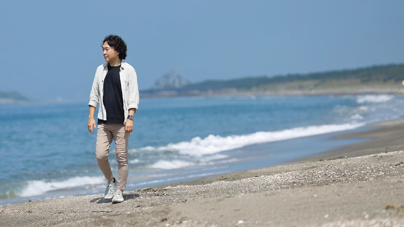 カートピア 富津海水浴場の砂浜を歩く、ジャーナリスト・島下泰久 | SUBARU