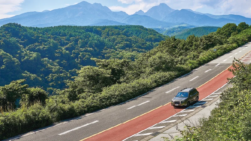 カートピア 八ヶ岳を背にして走る新型フォレスターX-BREAK S:HEV EX | SUBARU