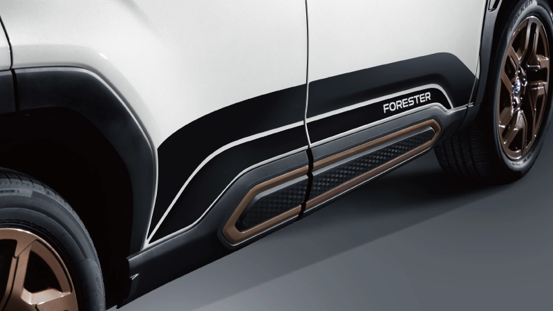カートピア 純正アクセサリーのドアアンダーデカールを貼ったフォレスター | SUBARU