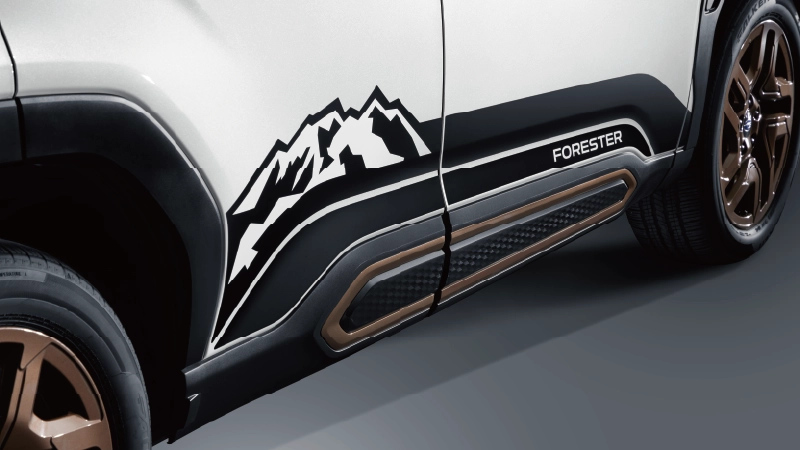 カートピア フォレスターの右サイド斜め後方から見たドアアンダーデカール（マッキンリー山）① | SUBARU