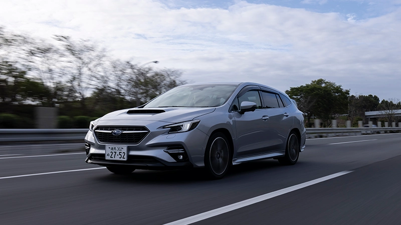 カートピア 常磐道を北上するレヴォーグ GT-H EX（アイスシルバー・メタリック） | SUBARU