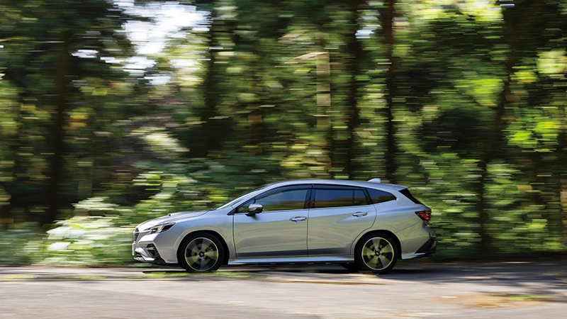 カートピア 陶芸の里の山道を駆け抜けるレヴォーグGT-H EX（アイスシルバー・メタリック） | SUBARU