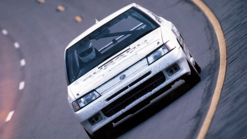カートピア コースを走るレガシィ。 | SUBARU