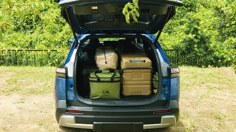 カートピア キャンプ用品を隙間なく積み込んだ、トレイルシーカーの広い荷室 | SUBARU