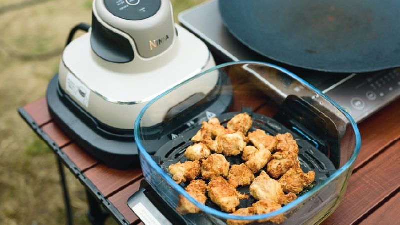 カートピア エアフライヤーで調理した、揚げたての鶏の唐揚げ | SUBARU