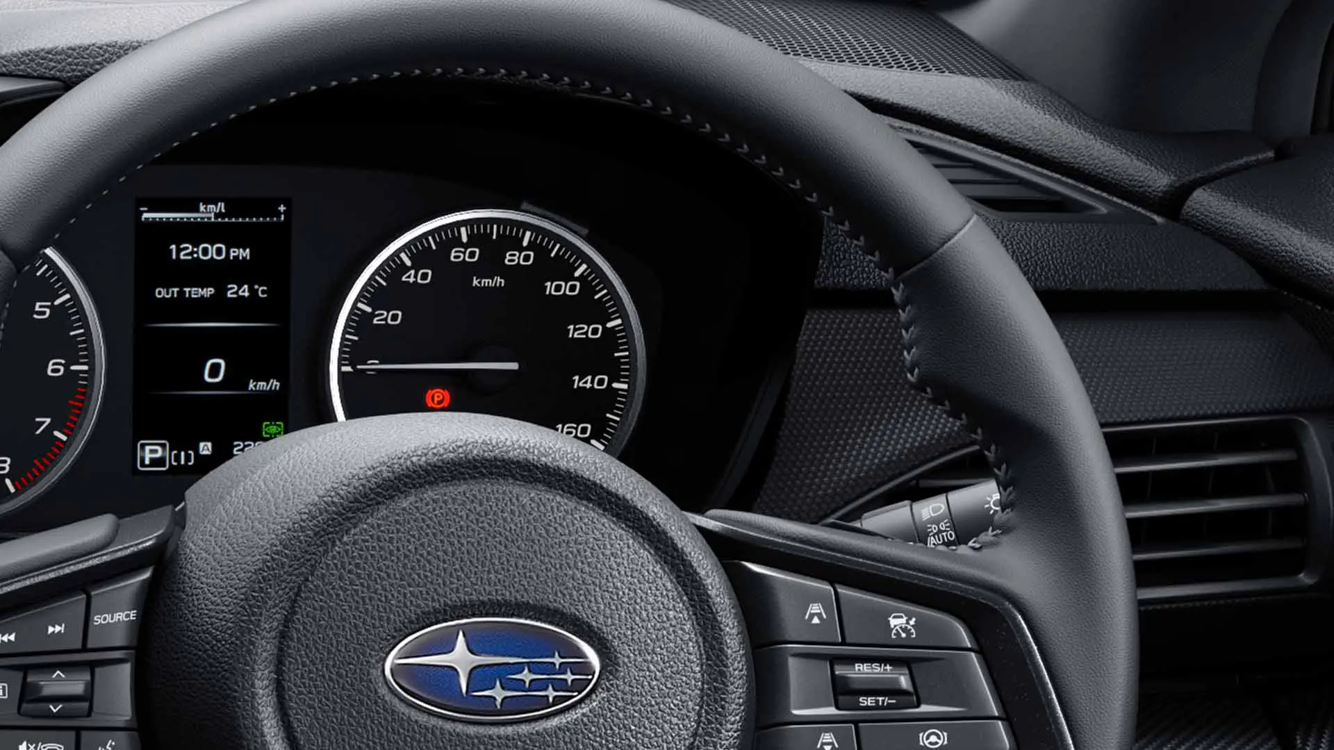 本革巻ステアリングホイール（シルバーステッチ、ブレイズガンメタリック加飾）