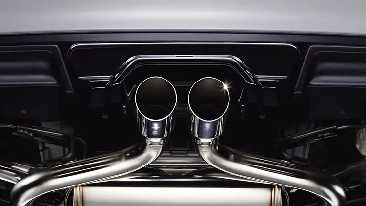 STI パフォーマンスマフラー&ガーニッシュキット