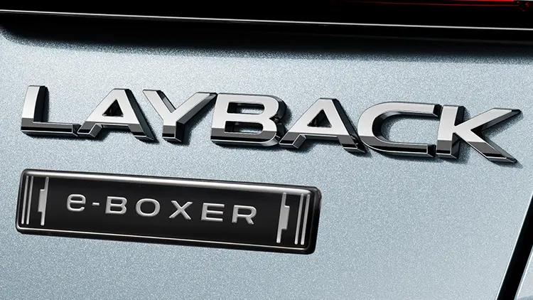 レヴォーグ レイバック Premium S:HEV EX LAYBACKリヤオーナメント(メッキ)