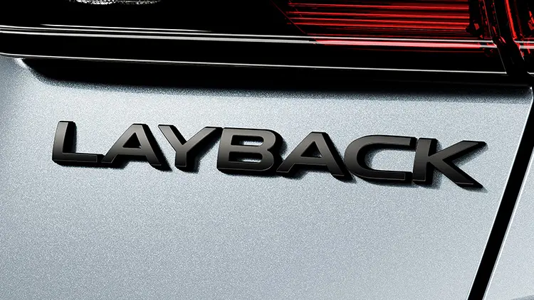 レヴォーグ レイバック Black Selection　LAYBACKリヤオーナメント（ラスターブラック塗装）