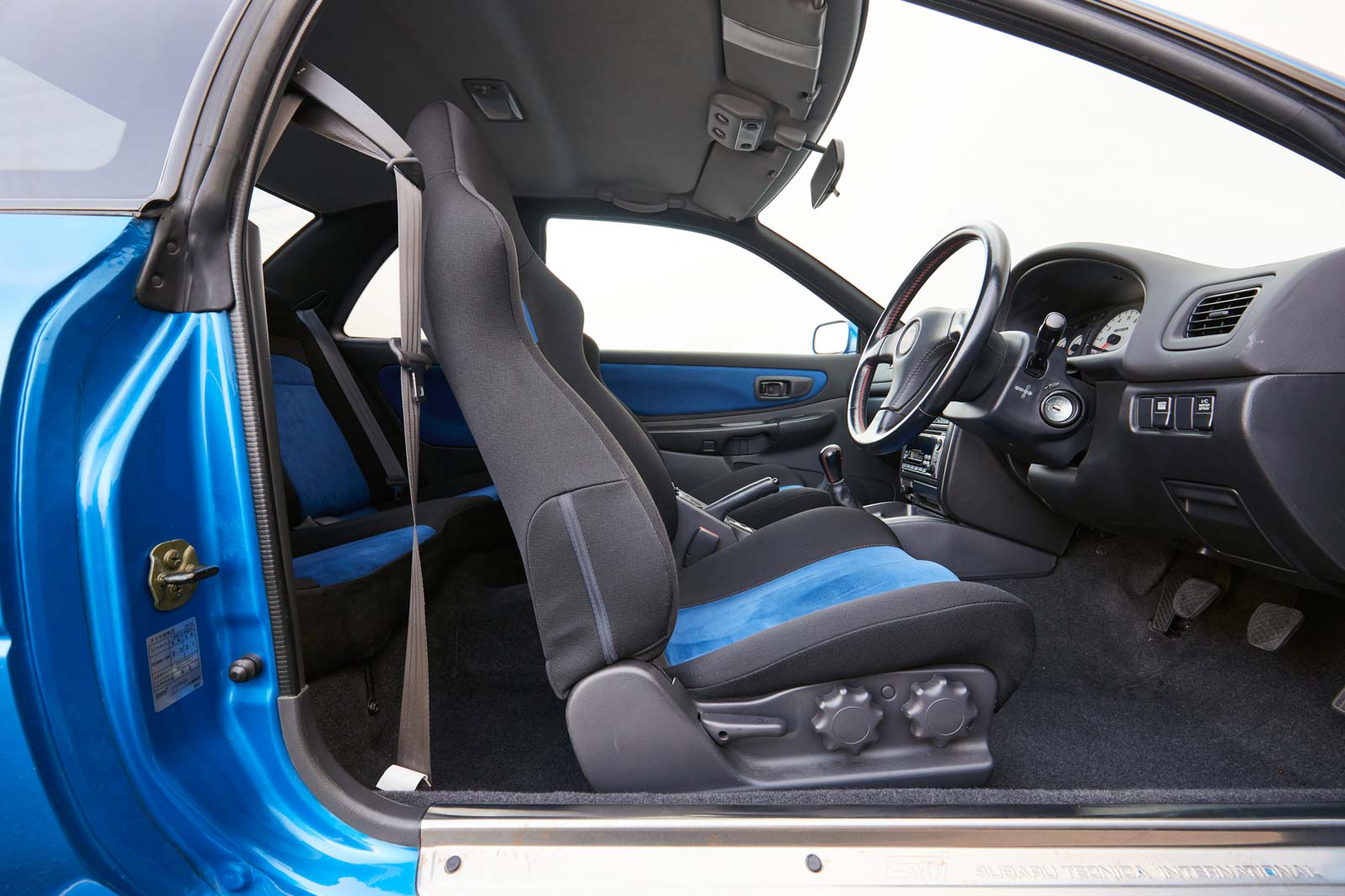 初代インプレッサ 22B-STiバージョンの内装 運転席