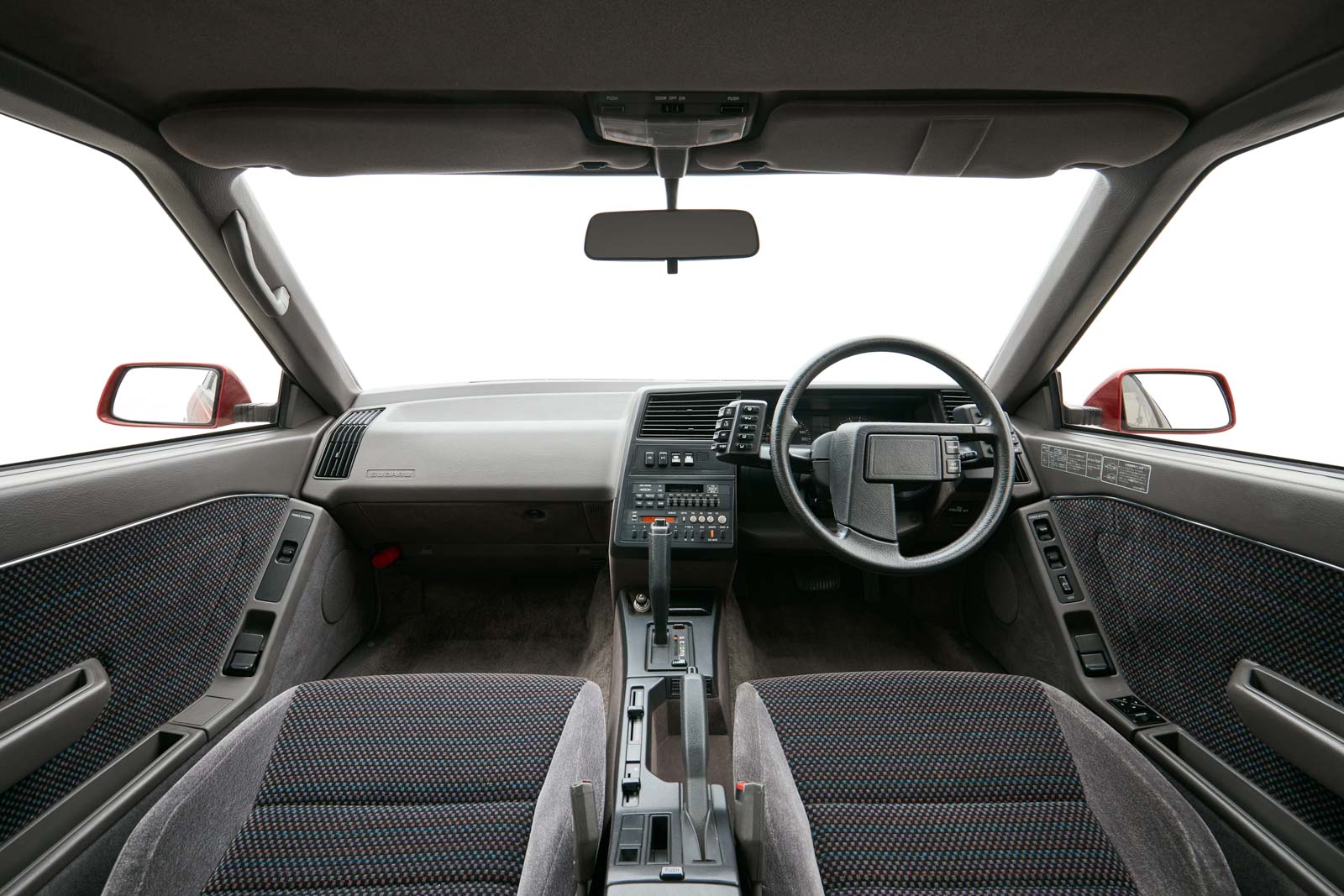 アルシオーネ 4WDの内装 前席