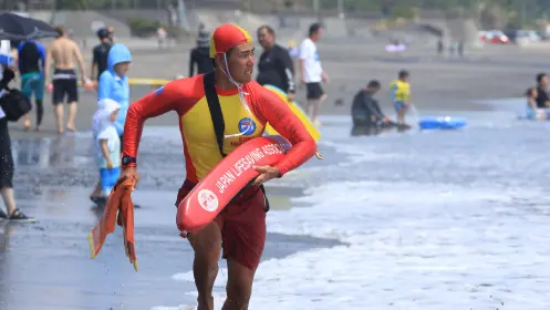 ひとのいのち 活動イメージ サーフレスキュー3