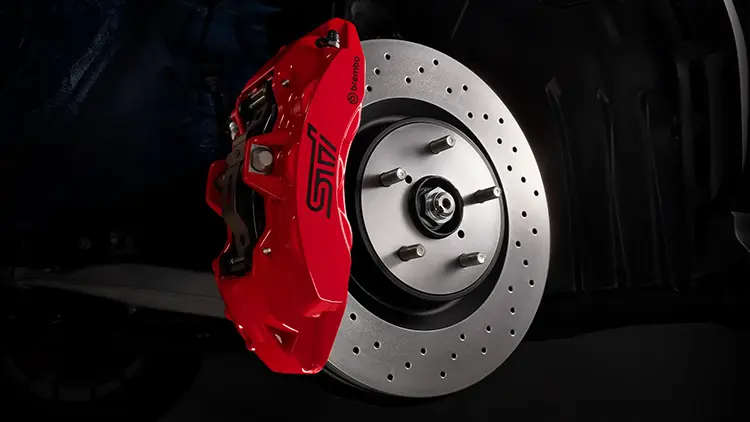 brembo製フロント・モノブロック対向6ポットブレーキキャリパー（レッド塗装、STIロゴ入り）&brembo製18インチドリルドディスクローター、専用ブレーキパッド