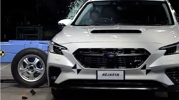 自動的にコールセンターにつながり、緊急車両やドクターヘリを要請コネクティッドサービス「SUBARU STARLINK」