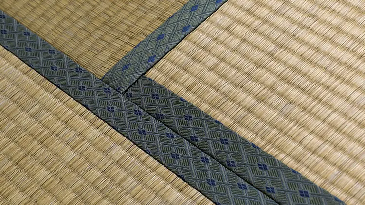 畳（中京間）　長さ1820mm×幅910mm×厚さ55mm　9枚