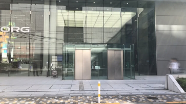 JR西口・東京メトロ日比谷線からお越しの方 順路3