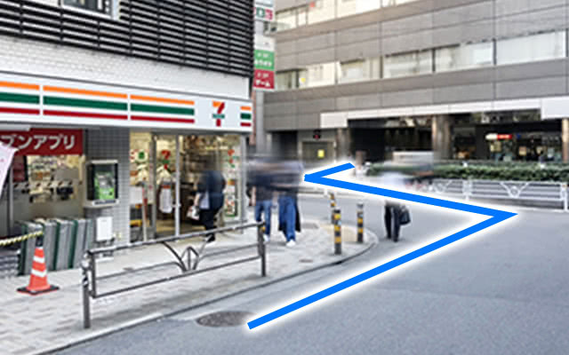 JR西口・東京メトロ日比谷線からお越しの方 順路3