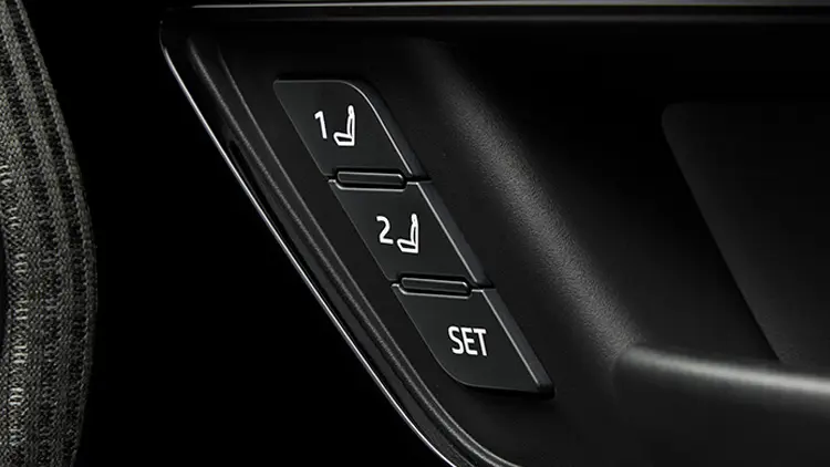 ソルテラ 運転席シートポジションメモリー機能/運転席オートスライドアウェイ