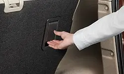 ステラ　リヤシート背面のレバー
