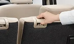 ステラ　リヤシート肩口のレバー
