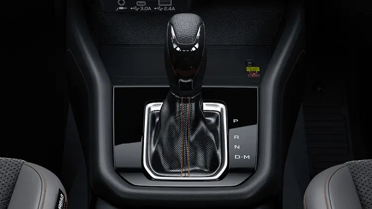 フォレスター 本革巻(ピアノブラック加飾付)シフトレバー/シフトブーツ(ブラウンステッチ)